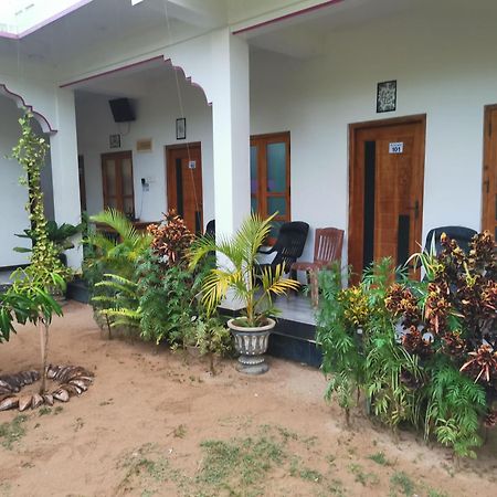 Beach Life Uppuveli Trincomalee Exterior foto